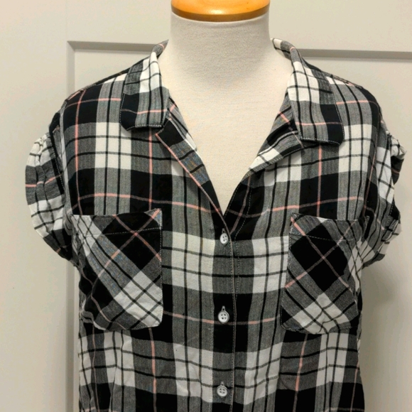 Cap sleeve plaid tunic button-up shirt - Picture 2 of 7
